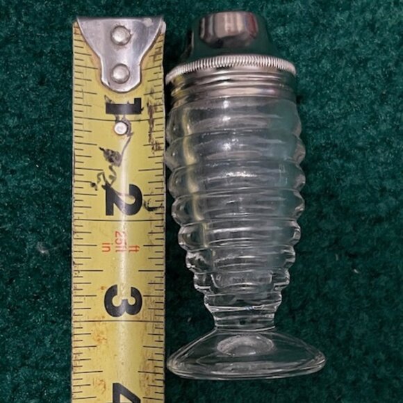 Hazel Atlas Salt & Pepper Shakers - Picture 5 of 6